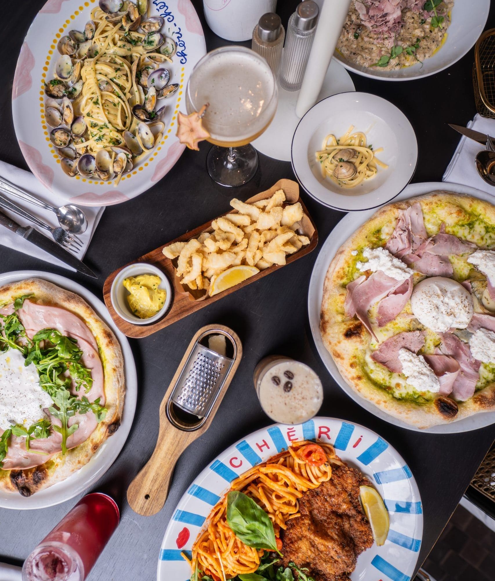 Plats italiens sur la table du Chéri Chéri Toulouse